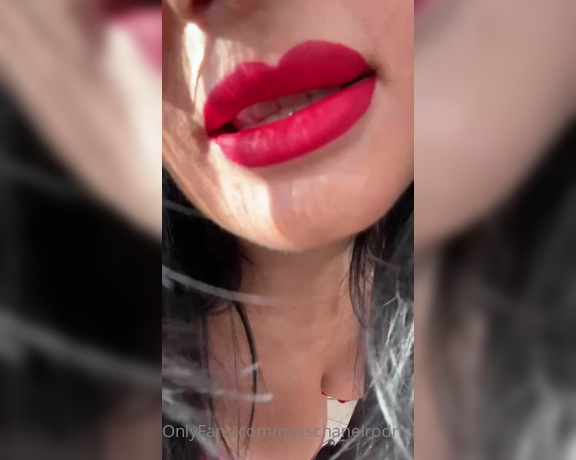 Miss Chanel Rodriguez aka misschanelrodriguez OnlyFans - Vi piacciono le calze trasparenti… e magari anche le Mistress stronze Secondo me si!