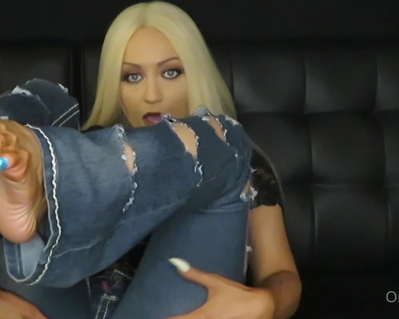 Britteni Bank aka bbankfetish OnlyFans - Sexy foot JOI in jeans and toe rings