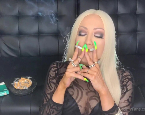 Britteni Bank aka bbankfetish OnlyFans - Darkside Multiples Smoking 2 Newport 100s at once, one of the fastest ways to blacken your