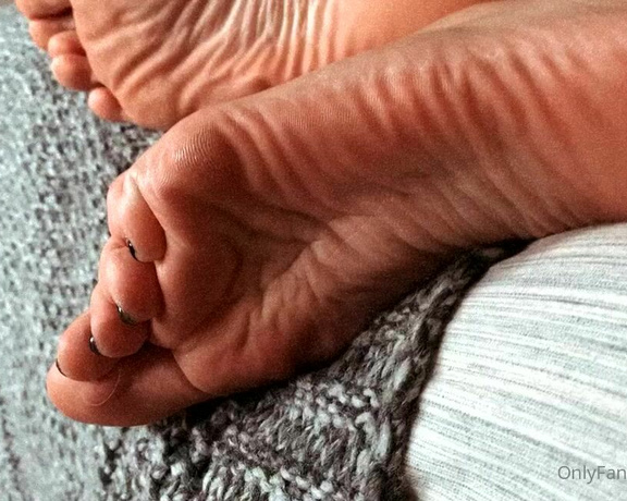 Goddess Alessa aka alescoulier OnlyFans - Count the wrinkles, send the amount