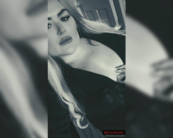 Miss Laura aka mistresslaura11 OnlyFans - Clip  Heres a nice cuck tease clip of me & my man