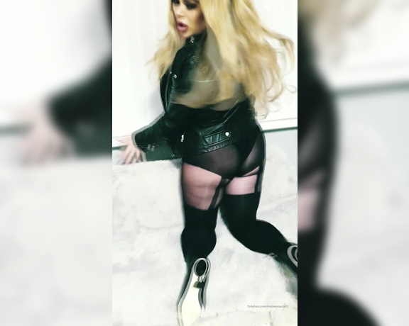 Miss Laura aka mistresslaura11 OnlyFans - Full clip  My arse, pantyhose, leather jacket & heels You are fucked!!! I tick all