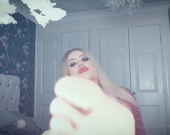 Miss Laura aka mistresslaura11 OnlyFans - CLIP  You just cannot resist my sweet seductive feet can you bitchboy, your stupid stick