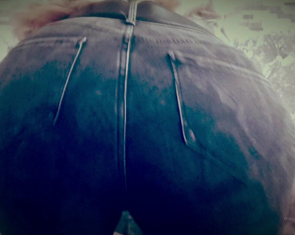 Miss Laura aka mistresslaura11 OnlyFans - FULL CLIP  My big bouncy arse in tight denim jeans is enough to turn you