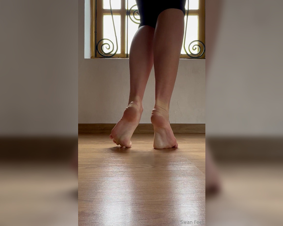 Swan Feet aka swanfee OnlyFans - Barefoot movement in the ballet class