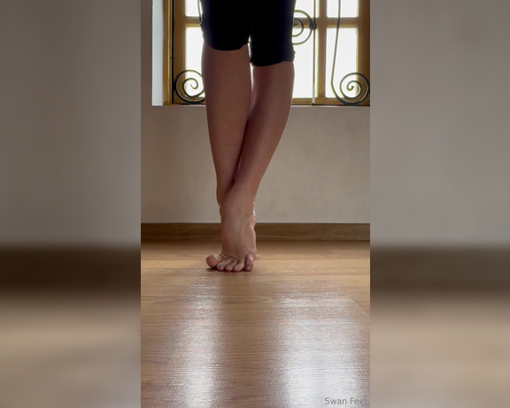 Swan Feet aka swanfee OnlyFans - Barefoot movement in the ballet class