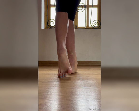 Swan Feet aka swanfee OnlyFans - Barefoot movement in the ballet class