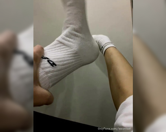 Swan Feet aka swanfee OnlyFans Video 2726