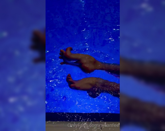 Swan Feet aka swanfee OnlyFans - Arches under the water