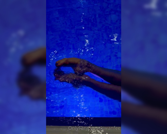 Swan Feet aka swanfee OnlyFans - Arches under the water