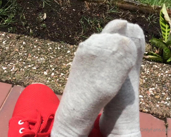 ScarletBunny aka scarletbunnyy OnlyFans - Natural toenails #ScarletBunny #feet #foot #toenails #toes #footfetish #fetiches