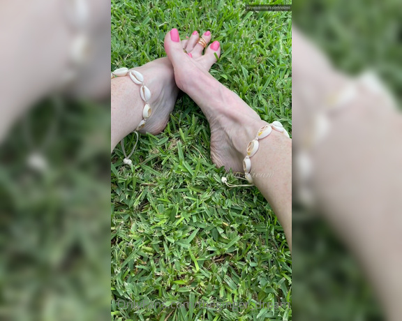 TheGingerDream aka theginger_dream OnlyFans - Some barefoot fun outside in the grass