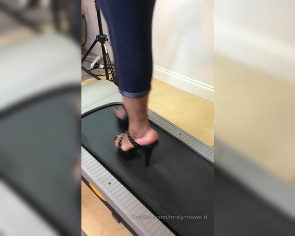 Auntie Lynn aka mrslynnsworld OnlyFans - Treadmill walking