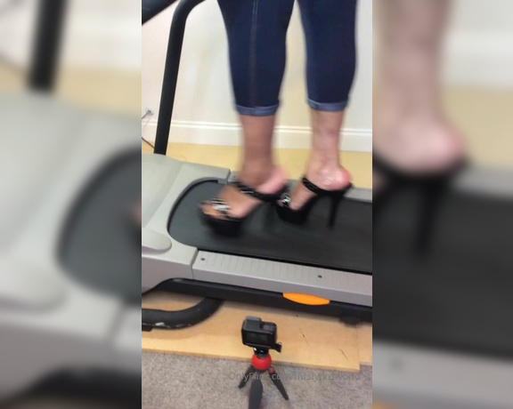 Auntie Lynn aka mrslynnsworld OnlyFans - Treadmill walking