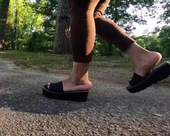 Auntie Lynn aka mrslynnsworld OnlyFans - Listen to the sound these shoes make as they slap up against the soles of