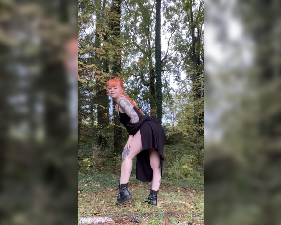 Rubie Hellia aka rubiehellia OnlyFans - I stopped in the middle of my graveyard walk to tease myself a little and show