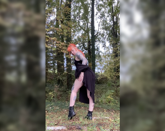 Rubie Hellia aka rubiehellia OnlyFans - I stopped in the middle of my graveyard walk to tease myself a little and show