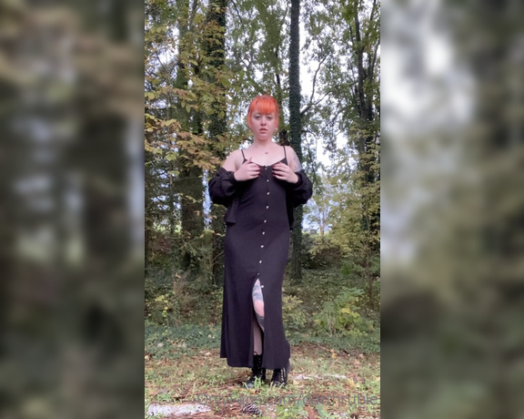 Rubie Hellia aka rubiehellia OnlyFans - I stopped in the middle of my graveyard walk to tease myself a little and show