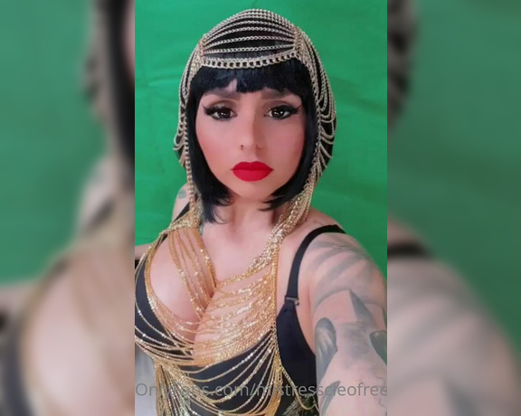 Goddesscleo_xo aka Findom. xomisscleo OnlyFans Video - Cleo is making content for you boysss