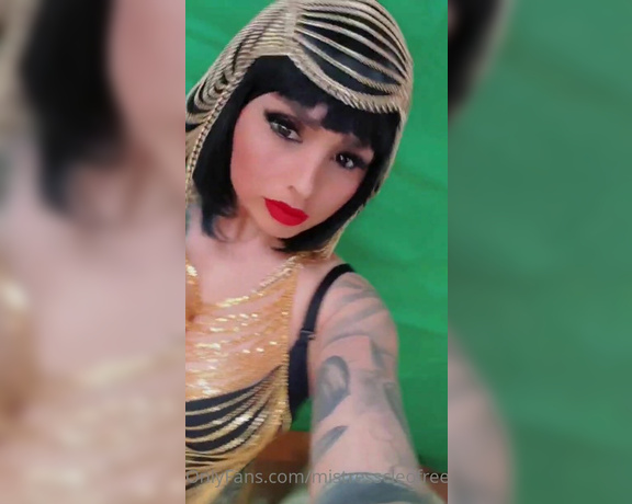 Goddesscleo_xo aka Findom. xomisscleo OnlyFans Video - Cleo is making content for you boysss