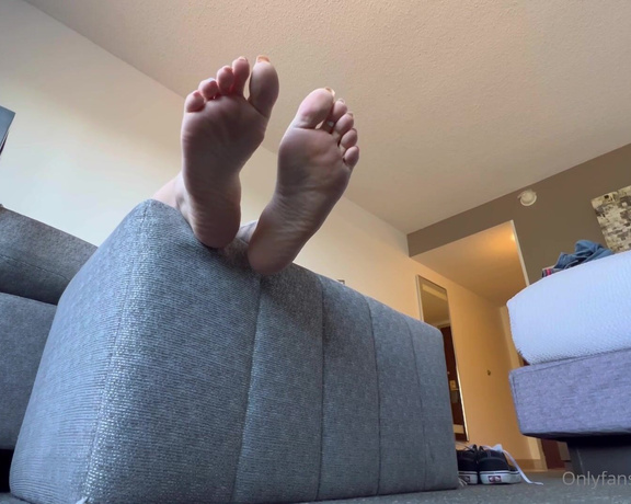 Goddess Grazi aka Foot Fetish. grazigoddess OnlyFans Video - Sexy French nails