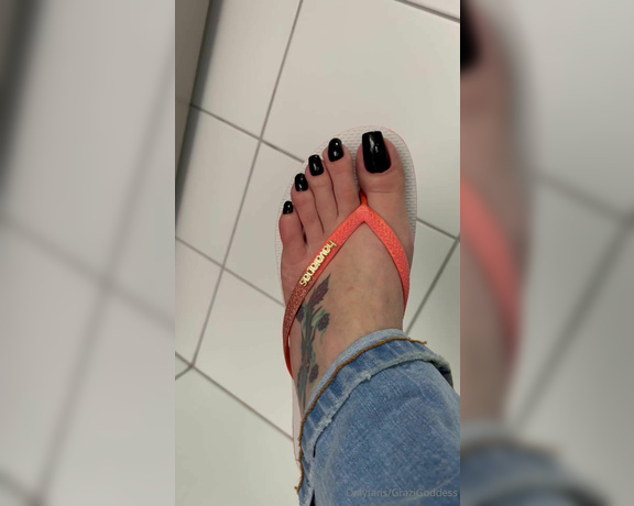 Goddess Grazi aka Foot Fetish. grazigoddess OnlyFans Video - Leaked Foot Fetish. grazigoddess 2950