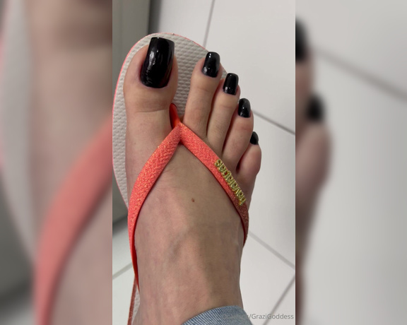 Goddess Grazi aka Foot Fetish. grazigoddess OnlyFans Video - Leaked Foot Fetish. grazigoddess 6155