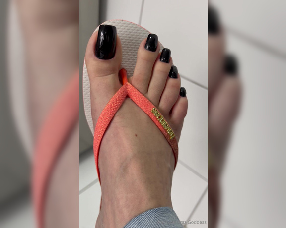 Goddess Grazi aka Foot Fetish. grazigoddess OnlyFans Video - Leaked Foot Fetish. grazigoddess 6155