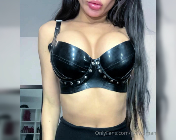 Evil Woman aka Evilwoman OnlyFans - Here are my new titts!! You are the first persons online who see