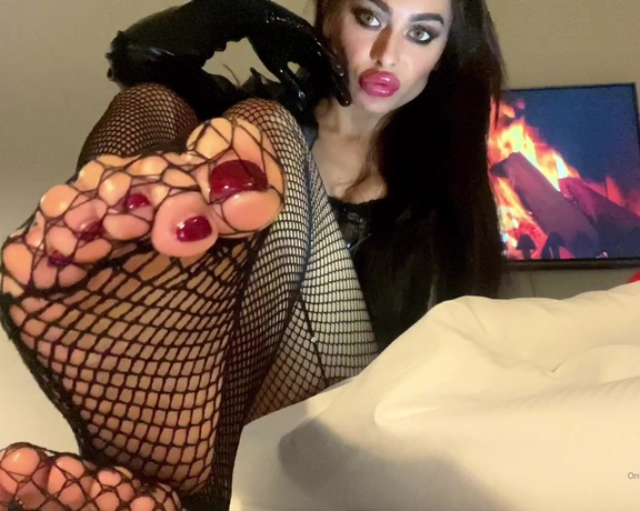 Evil Woman aka Evilwoman OnlyFans - Fishnet tease, spit, latex gloves and my beautiful voice giving commands Enjoy!