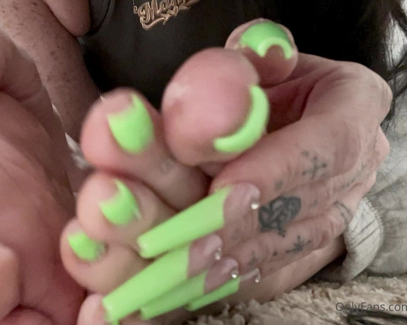 Fendi Feet aka Goddessfendi OnlyFans - For my spit loversssss open up! And even if you don’t want it in your mouth, I KNOW you want it on