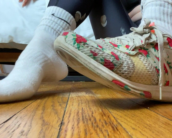 Fendi Feet aka Goddessfendi OnlyFans - Your Queen’s sweaty feet need to be licked and sucked clean Bury your face in my sweaty soles and 1