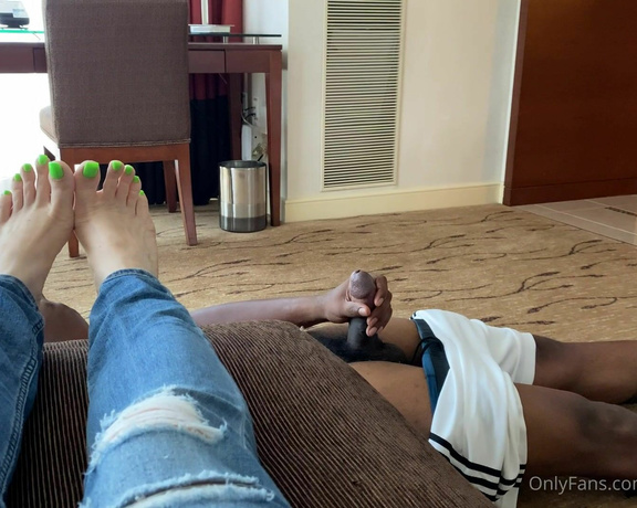 Fendi Feet aka Goddessfendi OnlyFans - He loves being under my soles and watching my beautiful wrinkles move while my toes wiggle