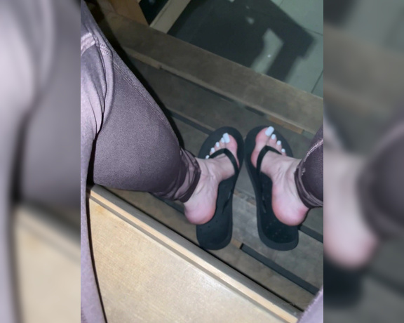 Fendi Feet aka Goddessfendi OnlyFans - Who wants to lick my post workout sweaty sauna feet I need a good boy to do a really good job