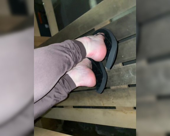 Fendi Feet aka Goddessfendi OnlyFans - Who wants to lick my post workout sweaty sauna feet I need a good boy to do a really good job