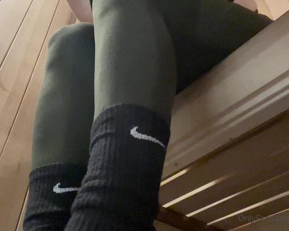 Fendi Feet aka Goddessfendi OnlyFans - After my workout today I sat in the sauna to sweat, stretch, and tease you guys with my super swea 1