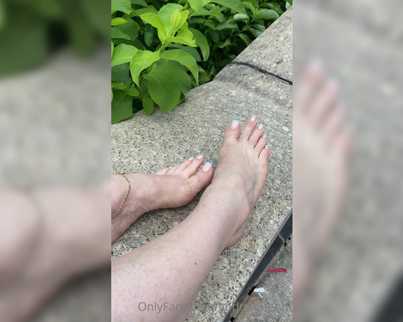 Fendi Feet aka Goddessfendi OnlyFans - Love teasing people in public with my pretty feet !