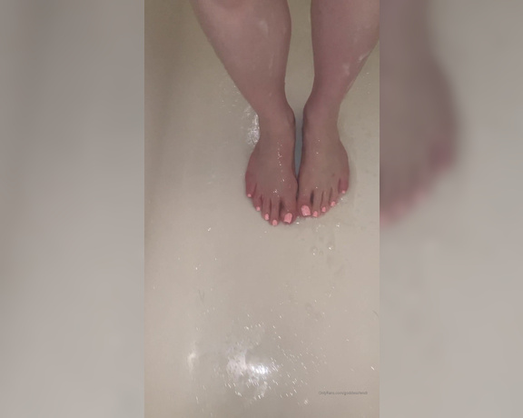 Fendi Feet aka Goddessfendi OnlyFans - Wash your hands!  and feet