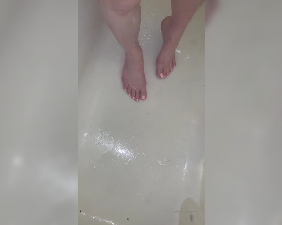 Fendi Feet aka Goddessfendi OnlyFans - Wash your hands!  and feet