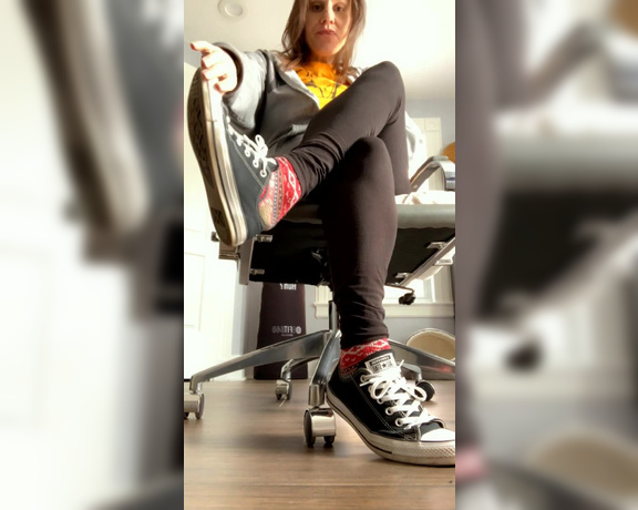 PayToObeyMe aka Meggerz OnlyFans - Lucky footboy and his goodies