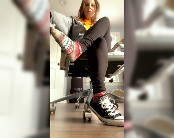 PayToObeyMe aka Meggerz OnlyFans - Lucky footboy and his goodies