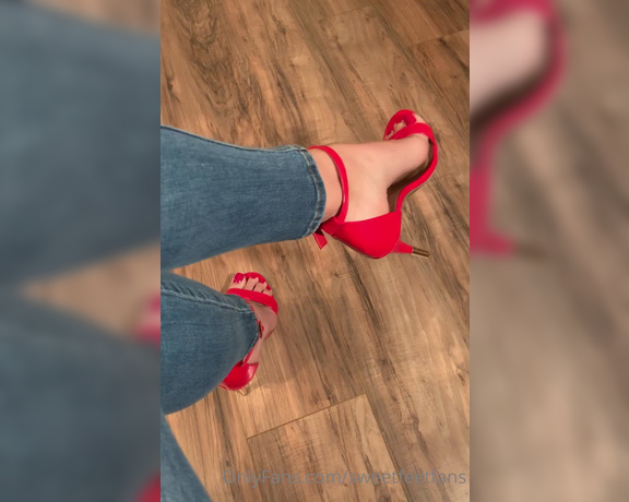 Sweetfeet2018 aka Sweetfeetfans OnlyFans - I love when my toes match my shoes! Especially with a little shoe play XOXO