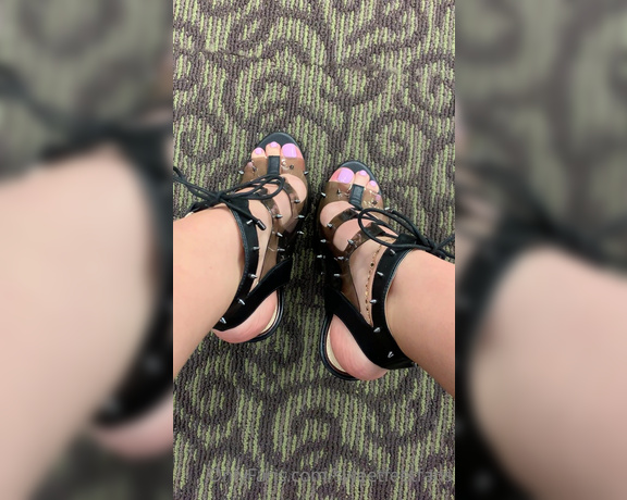 Sweetfeet2018 aka Sweetfeetfans OnlyFans - Shoe shop with me! What do we think of these My friend said wearing them is like a sign to the world