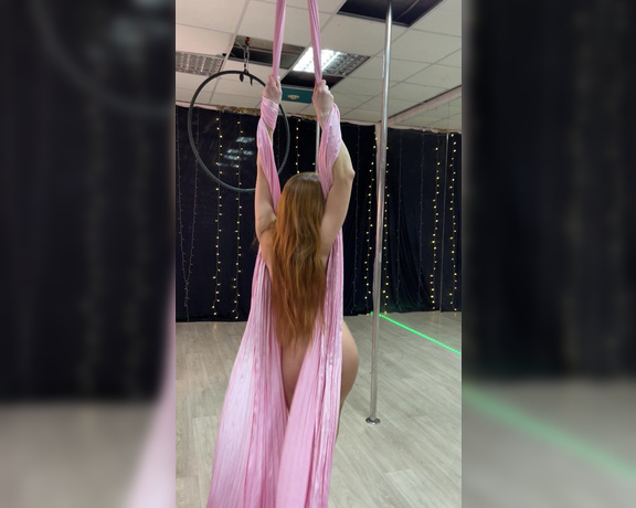 SexyInkedCouple - Sensual striptease in pole dance studio