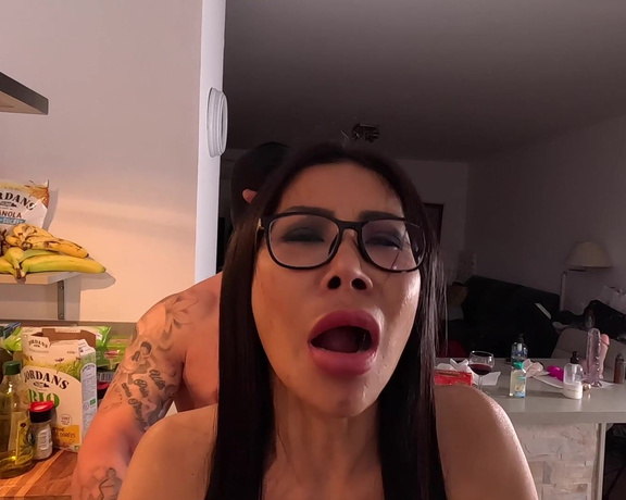 The Thai Godess - ASIAN HOUSEWIFE GETS FUCKED amp; CUM ON FACE by a big guys