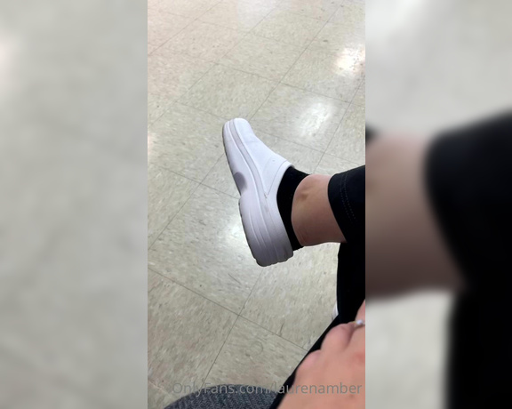 Goddess Lauren aka laurenamber OnlyFans - Quick little sock tease at work heheh