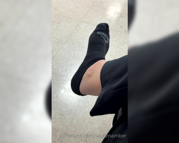 Goddess Lauren aka laurenamber OnlyFans - Quick little sock tease at work heheh