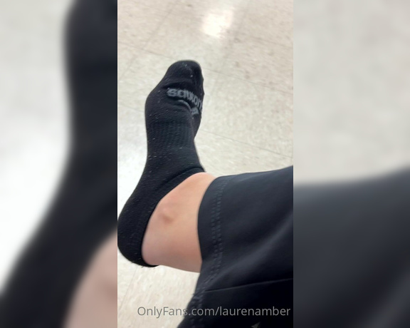 Goddess Lauren aka laurenamber OnlyFans - Quick little sock tease at work heheh