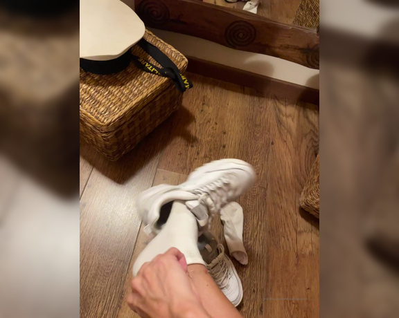 Ve.lo180811 aka ve.lo180811 OnlyFans Video - My workout today was hard so now I take off my shoes and socks and relaxbye