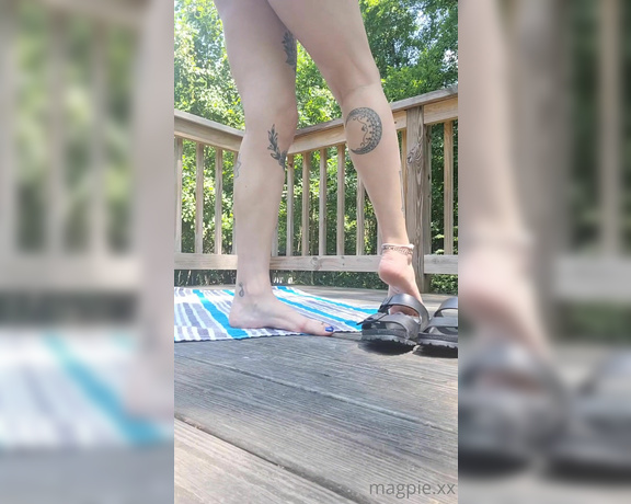 MythicMaggie aka mythicmaggie OnlyFans - Sunbather Gives Oily JOI to Stranger! Oiled soles, Jerk Off Instructions, Public POV Roleplay Scenario POV Youre